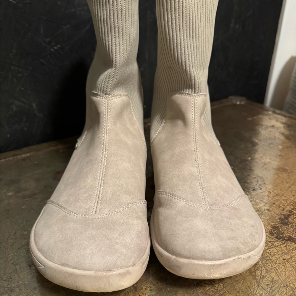 Whitin Size 11 Grey Suede Ankle Boots
